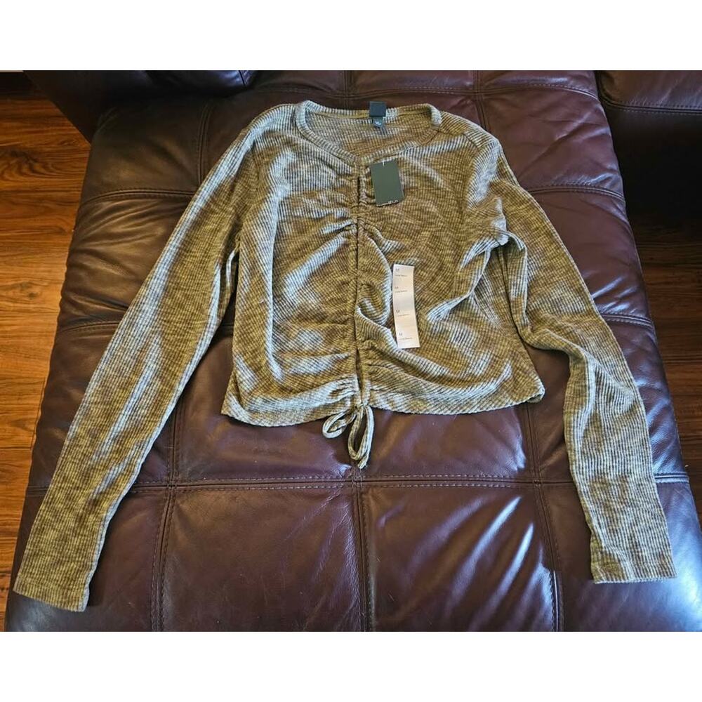 Women's NWT Crop Top Sweater Size M